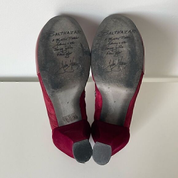 John Fluevog Red Booties Size 7 Burgundy Embossed Suede Velvet Heels Balthazar - Picture 11 of 14